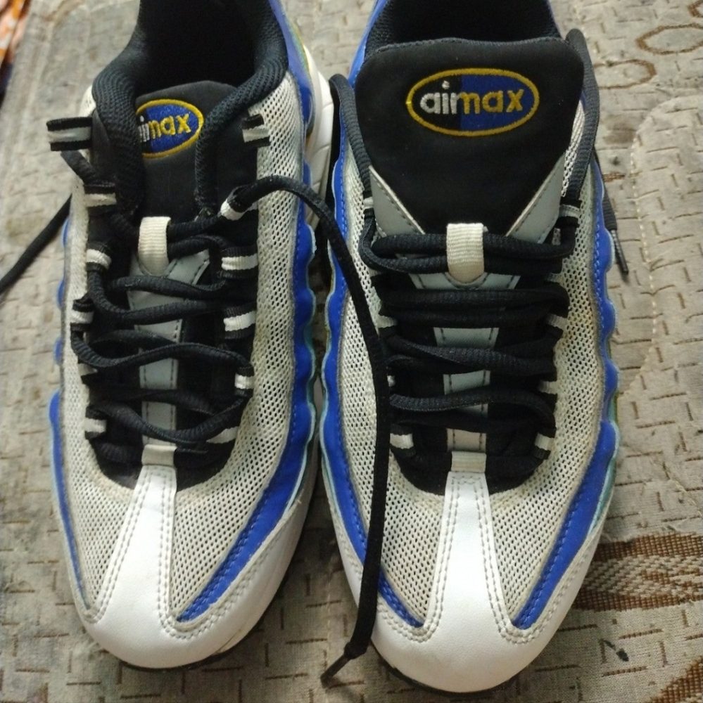 Nike air size 6y